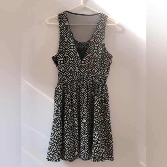 Dex Dress Black and White - Picture 2 of 3